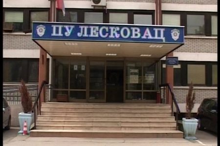 Uhapšena žena za koju se sumnja da je opljačkala zlataru u Leskovcu
