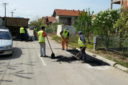Počelo redovno održavanje puteva u Leskovcu