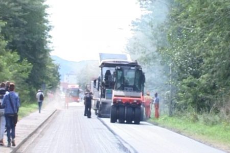 Asfaltiranje deonice puta kod Poljoprivredne škole