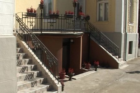 Nova ograda i stepenište u Sigurnoj kući u Leskovcu