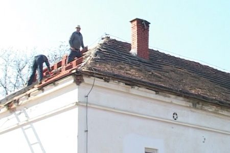 Bojnik: Rekonstrukcija krova osnovne škole u Gornjem Brestovcu