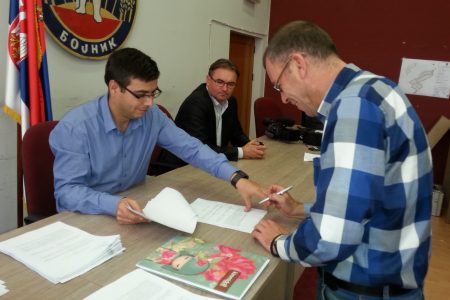 Pčelarima i voćarima u Bojniku uručeni ugovori
