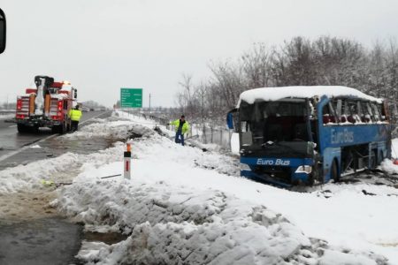 Teška saobraćajna nesreća na auto-putu kod Pečenjevca
