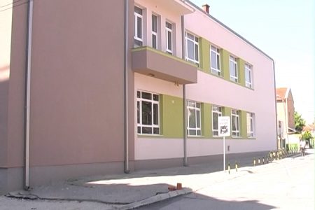 Potpisivanje ugovora za drugu fazu rekonstrukcije leskovačke osnovne škole ,, Josif Kostić“ je u toku