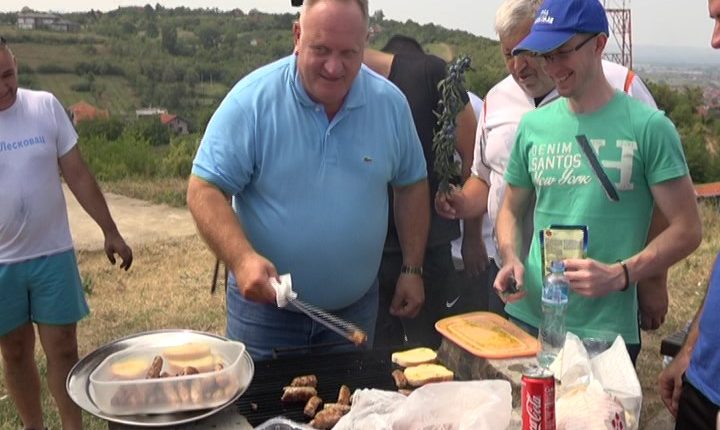 Roštiljanje sa gradonačelnikom Leskovca