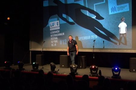 Glumcima i rediteljima su u punoj sali Narodnog pozorišta u Leskovcu sinoć dodeljene nagrade čime je završen program 12. Leskovačkog internacionalnog festivala filmske režije