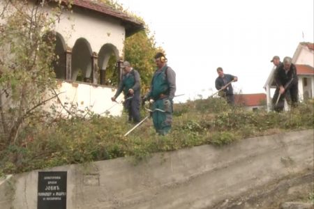 U selu Jarsenovo uklonjeno visoko i nisko rastinje