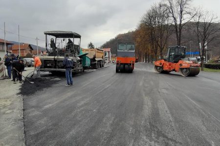 U toku radovi na pojačanoj rehabilitaciji kolovoza državnih puteva u Predejanu
