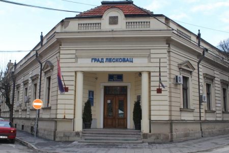 GRAD LESKOVAC PRUŽIĆE PUNU PODRŠKU RADU OBRAZOVNIH USTANOVA TOKOM ŠKOLSKE GODINE