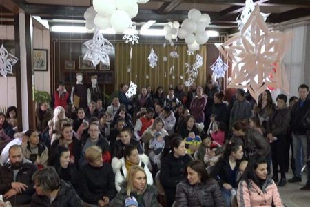 U Lebanu sto šezdeset petoro dece dobilo je novčani poklon u iznosu od 20 hiljada dinara