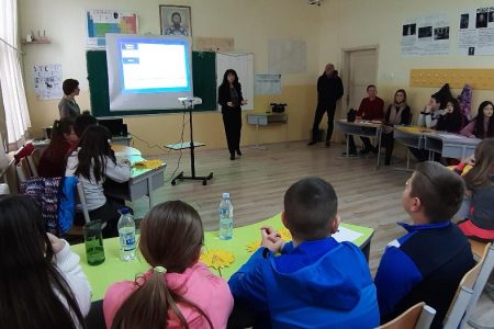 U osnovnoj školi ,,Vuk Karadžić,, u Leskovcu koja je ovogodišnji domaćin Svetosavskih svečanosti  održan je tradicionalni Svetosavavski kviz znanja