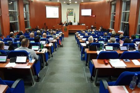 U PONEDELJAK ĆE BITI ODRŽANE KONSTITUTIVNE SEDNICE SKUPŠTINE OPŠTINE BOJNIK I GRADA LESKOVCA