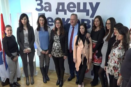 U GRADSKOM ODBORU SRPSKE NAPREDNE STRANKE U LESKOVCU PREDSTAVLJENE SU DANAS KANDIDATKINJE SA ODBORNIČKE LISTE ALEKSANDAR VUČIĆ ,,ZA NAŠU DECU,,