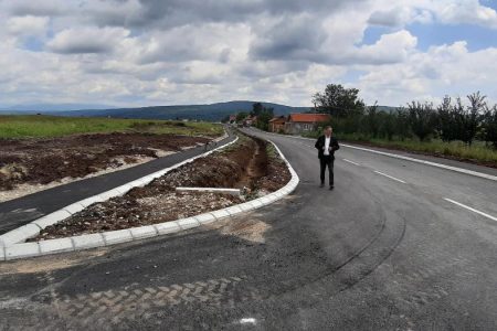 DANAS SU ZAVRŠENI RADOVI NA OPREMANJU AGRO-INDUSTRIJSKE ZONE U KOSANČIĆU KOD BOJNIKA