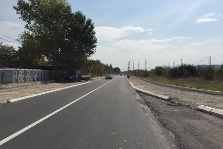 RADOVI NA KOLOVOZU LESKOVAC-VLASOTINCE U ZAVRŠNOJ FAZI