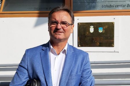 UBUDUĆE ĆE O OKTOBARSKIM NAGRADAMA ODLUČIVATI SKUPŠTINA OPŠTINA BOJNIK I TO NA ZASEDANJU PRE SVEČANE SEDNICE