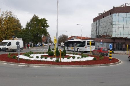 JKP KOMUNALAC IZVODI RADOVE NA UREĐENJU KRUŽNOG TOKA U ULICI SIME POGAČAREVIĆA U LESKOVCU