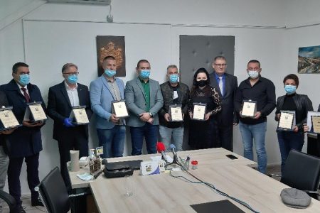 U LEBANU DANAS URUČENE OSMONOVEMBARSKE POVELJE USPEŠNIM POJEDINCIMA, KOLEKTIVIMA I ORGANIZACIJAMA