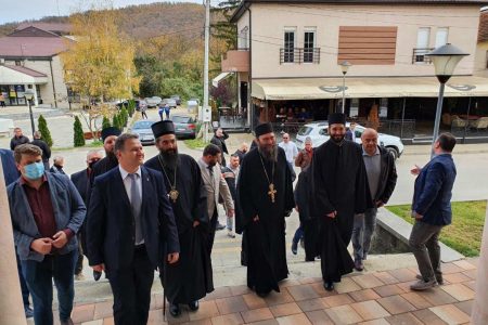 Visokoprepodobni arhimandrit Metodije, iguman manastira Hilandar sa Svete Gore i episkop Niški gospodin Arsenije obećali su svesrdnu finasijsku, duhovnu i logističku pomoć izgradnji Svepravoslavnog kampa prijateljstva u Sijarinskoj Banji