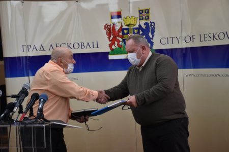 GRADONAČELNIK GORAN CVETANOVIĆ URUČIO UGOVORE UDRUŽENJU PROTIVGRADNIH STRELACA