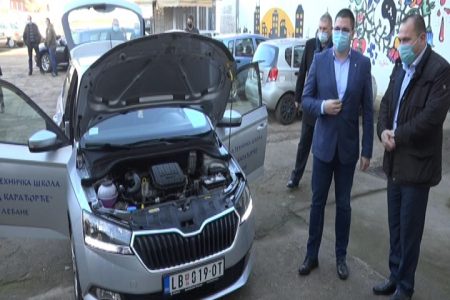 PREDSEDNIK OPŠTINE LEBANE IVAN BOGDANOVIĆ SA SARADNICIMA DANAS JE OBIŠAO TEHNIČKU ŠKOLU ,,VOŽD KARAĐORĐE”.