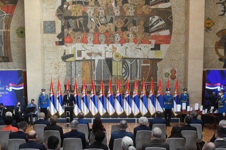 PREDSEDNIK ALEKSANDAR VUČIĆ URUČIO ODLIKOVANJA POVODOM DANA DRŽAVNOSTI REPUBLIKE SRBIJE