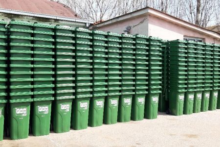 KOMPANIJA PWW U LESKOVCU POČINJE SA BESPLATNOM PODELOM NOVIH KANTI ZA 2.400 LESKOVČANA