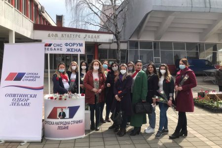 FORUM ŽENA SNS-a U LEBANU TRADICIONALNO ORGANIZOVAO PODELU CVEĆA POVODOM 8. MARTA