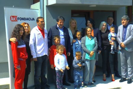 OSMOČLANOJ PORODICI VUKIĆ IZ MRAMORA KOD NIŠA RENOVIRANA KUĆA