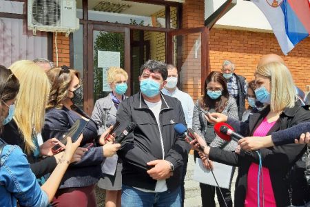 VEĆINA PACIJENATA U LESKOVAČKOJ KOVID BOLNICI JE NA KISEONIČKOJ TERAPIJI KAZAO JE DANAS DIREKTOR LESKOVAČKE OPŠTE BOLNICE DR NEBOJŠA DIMITRIJEVIĆ