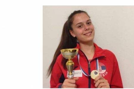 LESKOVAČKA ATLETIKA I PLIVANJE NA TRONU