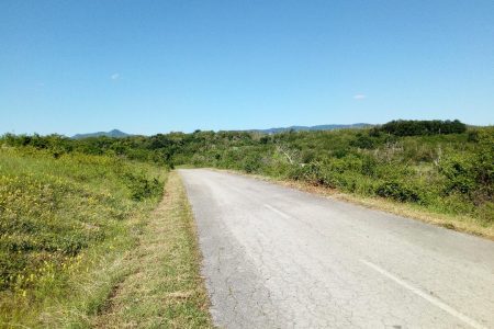 POČELO LETNJE ODRŽAVANJE PUTEVA NA TERITORIJI BOJNIKA