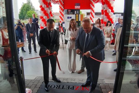 GRADONAČELNIK GORAN CVETANOVIĆ JUČE SVEČANO OTVORIO PUMPU KNEZ PETROL U LESKOVCU