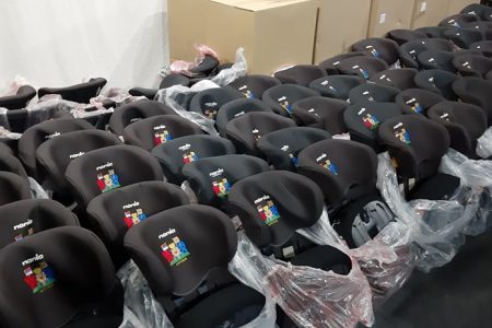 GRAD LESKOVAC DANAS ORGANIZOVAO TREĆU PO REDU PODELU AUTOSEDIŠTA ZA DECU U OVOJ GODINI