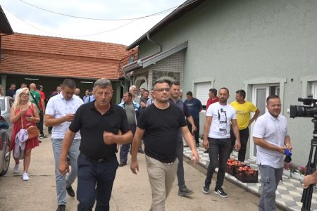 MINISTAR POLJOPRIVREDE, ŠUMARSTVA I VODOPRIVREDE BRANISLAV NEDIMOVIĆ DANAS ODRŽAO SASTANAK SA PROIZVOĐAČIMA PARADAJZA IZ SELA SVIRCA