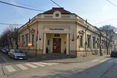 POČELA ISPLATA NOVCA ZA UDŽBENIKE UČENIKA PRVOG RAZREDA OSNOVNIH ŠKOLA NA TERITORIJI GRADA LESKOVCA