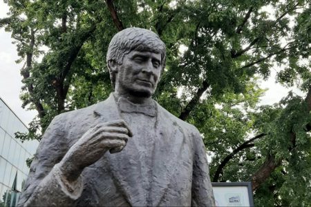 POVODOM 30 GODINA OD SMRTI TOME ZDRAVKOVIĆA LESKOVAC JE DANAS I SUTRA U ZNAKU OVE PEVAČKE LEGENDE