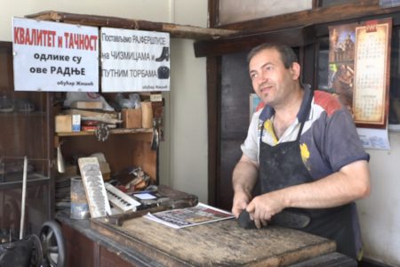 ZAŠTO STARI ZANATI IZUMIRU I KAKO POBUDITI NJIHOVO INTERESOVANJE ZA OČUVANJE TRADICIJE?