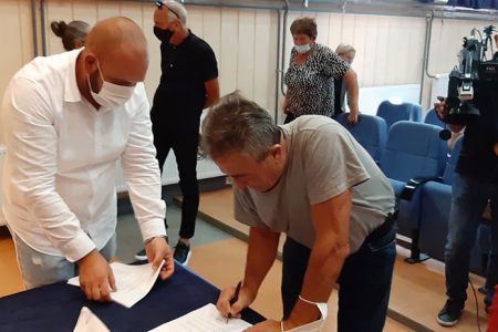 U BOJNIKU DANAS POTPISANI UGOVORI SA POLJOPRIVREDNICIMA O NOVČANIM PODSTICAJIMA U OVOJ OBLASTI