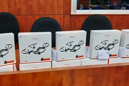 OSNOVNE ŠKOLE JABLANIČKOG OKRUGA DOBILE DRONOVE ZA PROGRAMIRANJE