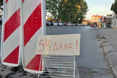 U MNOGIM DELOVIMA GRADA NEDOSTAJU ŠAHT POKLOPCI