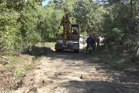 POČELI PRIPREMNI RADOVI NA UREĐENJU SAOBRAĆAJNICE U SELU VOJINICA