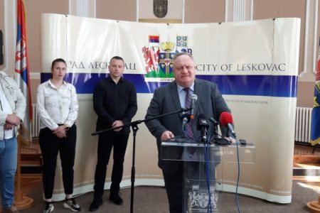 GRADONAČELNIK GORAN CVETANOVIĆ PRIREDIO JE DANAS PRIJEM ZA SELEKTORA ŽENSKE FUDBALSKE REPREZENTACIJE SRBIJE PREDRAGA GROZDANOVIĆA