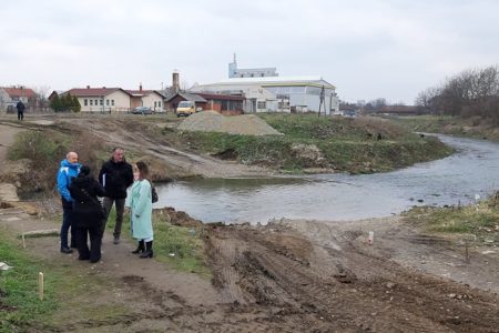 RADOVI NA IZGRADNJI MOSTA PREKO PUSTE REKE U BOJNIKU ZAUSTAVLJENI SU ZBOG POSKUPLJENJA GRAĐEVINSKOG MATERIJALA