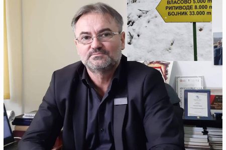 JUČE JE U PRISUSTVU PREMIJERKE ANE BRNABIĆ KAKO JE OCENIO PREDSEDNIK OPŠTINE BOJNIK NEBOJŠA NENADOVIĆ ZAPOČETA ISTORIJSKA IZGRADNJA PUTA PREKO RADANA