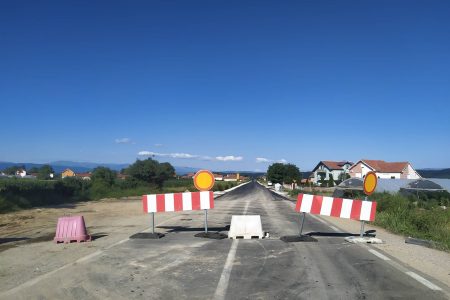 ZBOG RADOVA NA PUTU LESKOVAC LEBANE OBUSTAVLJEN SAOBRAĆAJ
