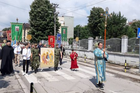 GRAD LESKOVAC DANAS OBELEŽIO SVOJU SLAVU SVETE TROJICE