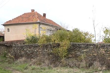 VLADA OPREDELILA SREDSTVA U IZNOSU OD POLA MILIJARDE DINARA ZA KUPOVINU SEOSKIH KUĆA ZA MLADE BRAČNE PAROVE