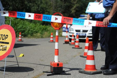AUTOMOBILOM NALETEO NA BICIKLISTU I NASTAVIO VOŽNJU