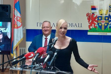 PRIREĐEN PRIJEM ZA PEVAČKU ZVEZDU JELENU ROZGU
